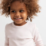 Pink baby T‑shirt with round neck and ribbed hem.