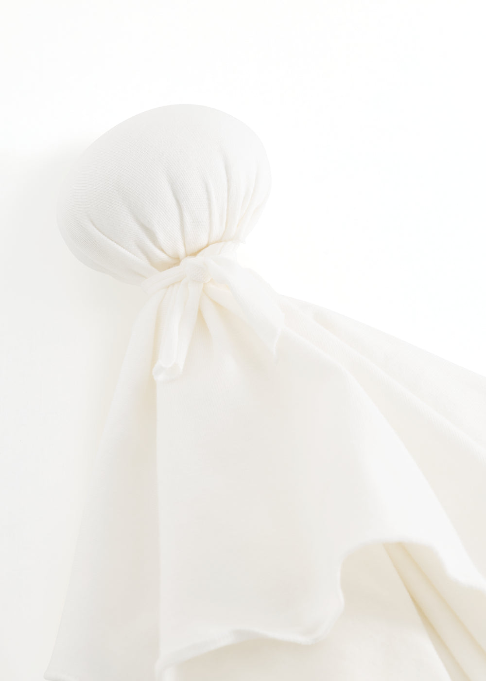 Nusseklud i hvid til nyfødt og baby