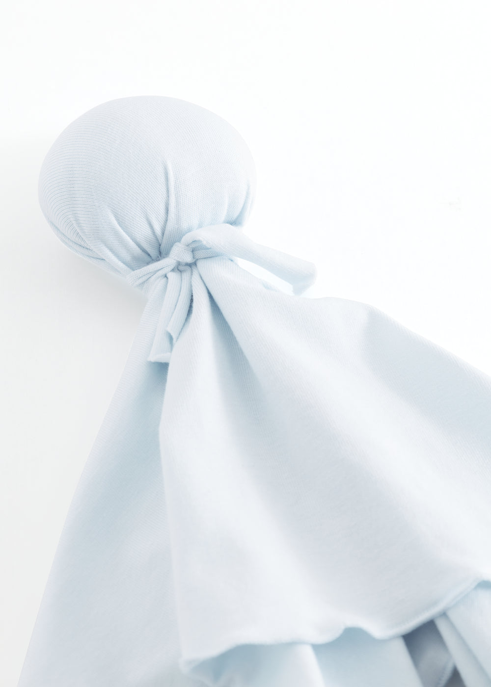 Nusseklud i lyseblå til nyfødt og baby