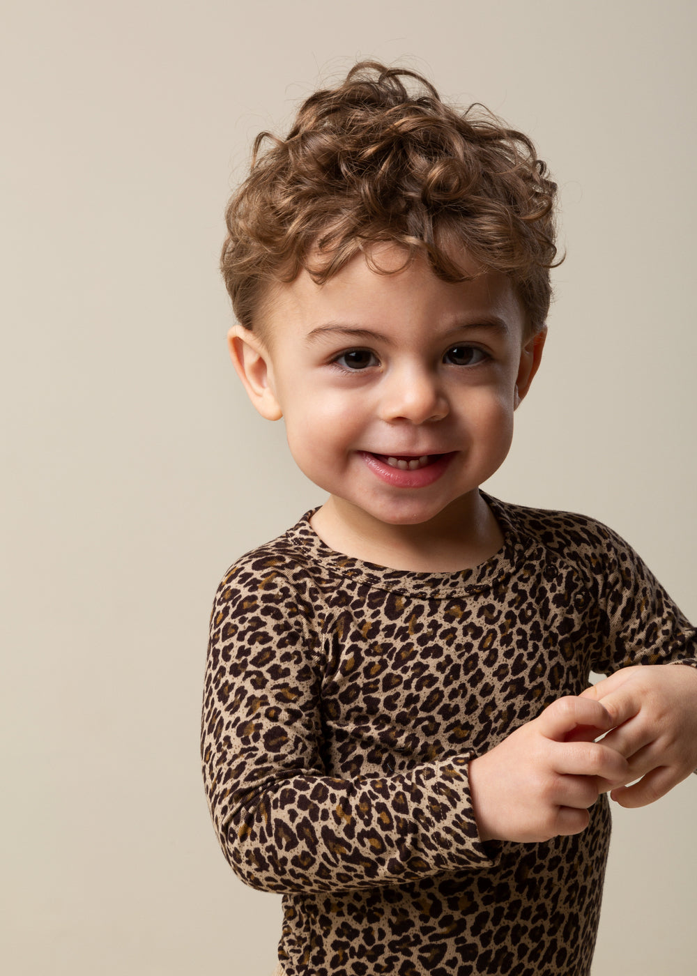 Dreng i leopardprintet body