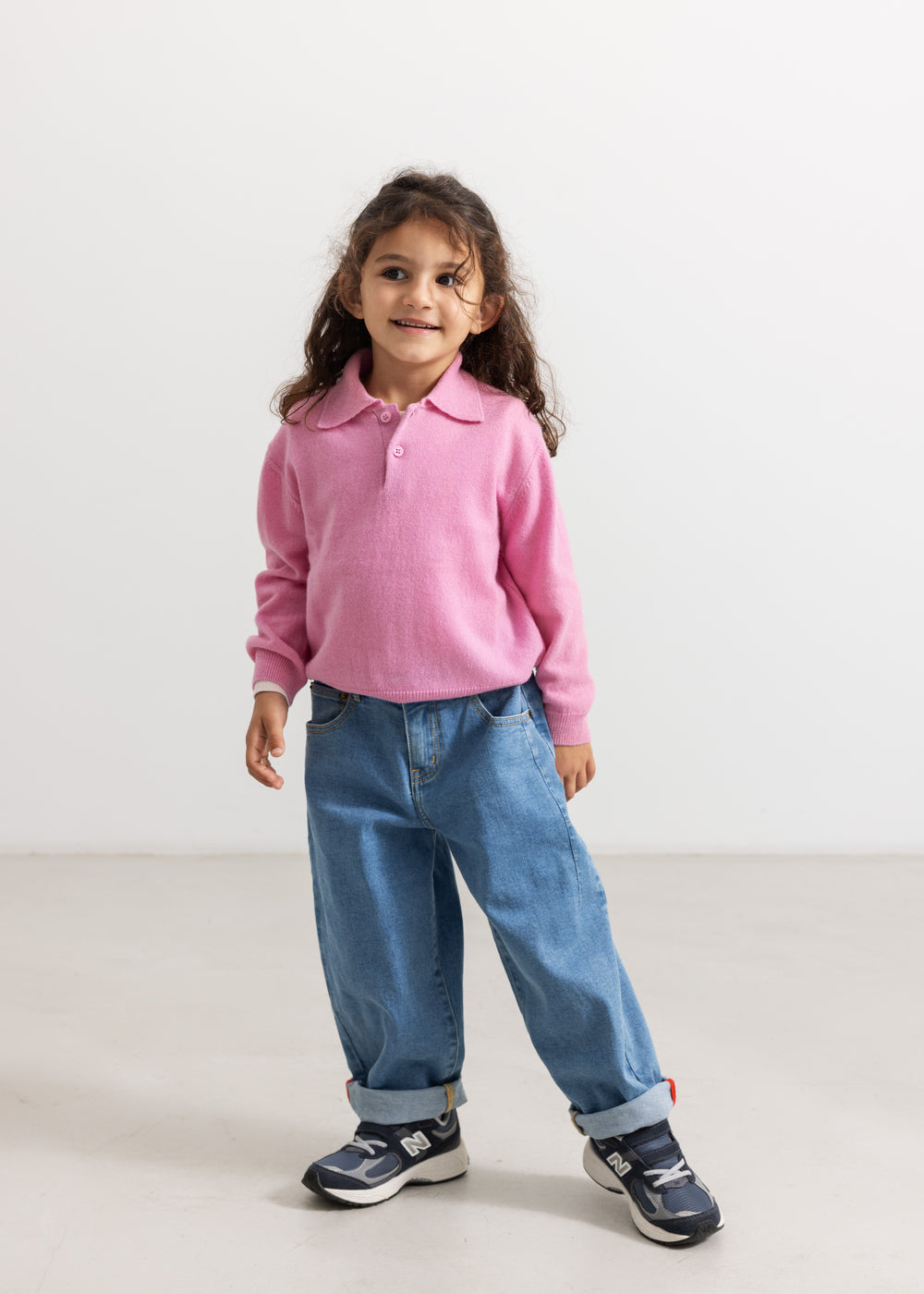 Kids' jeans in light indigo denim with straight legs and elastic waist.