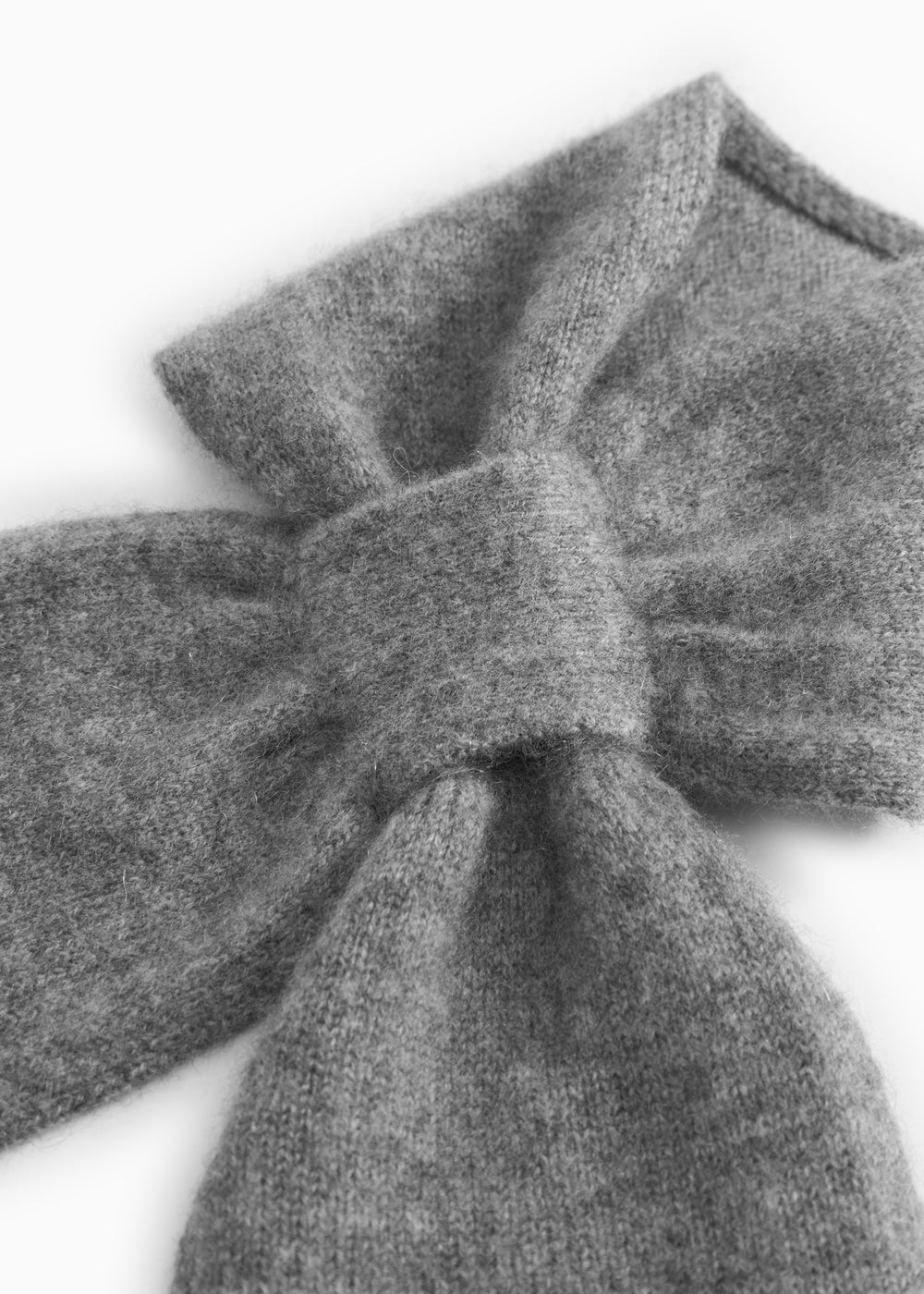 Mixed baby blanket in cashmere with knot/loop-shaped fold.