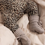 Leopard-patterned baby jumpsuit with ribbed cuff socks