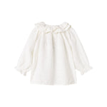 Hvid bluse til børn med flæsekant og broderet mønster