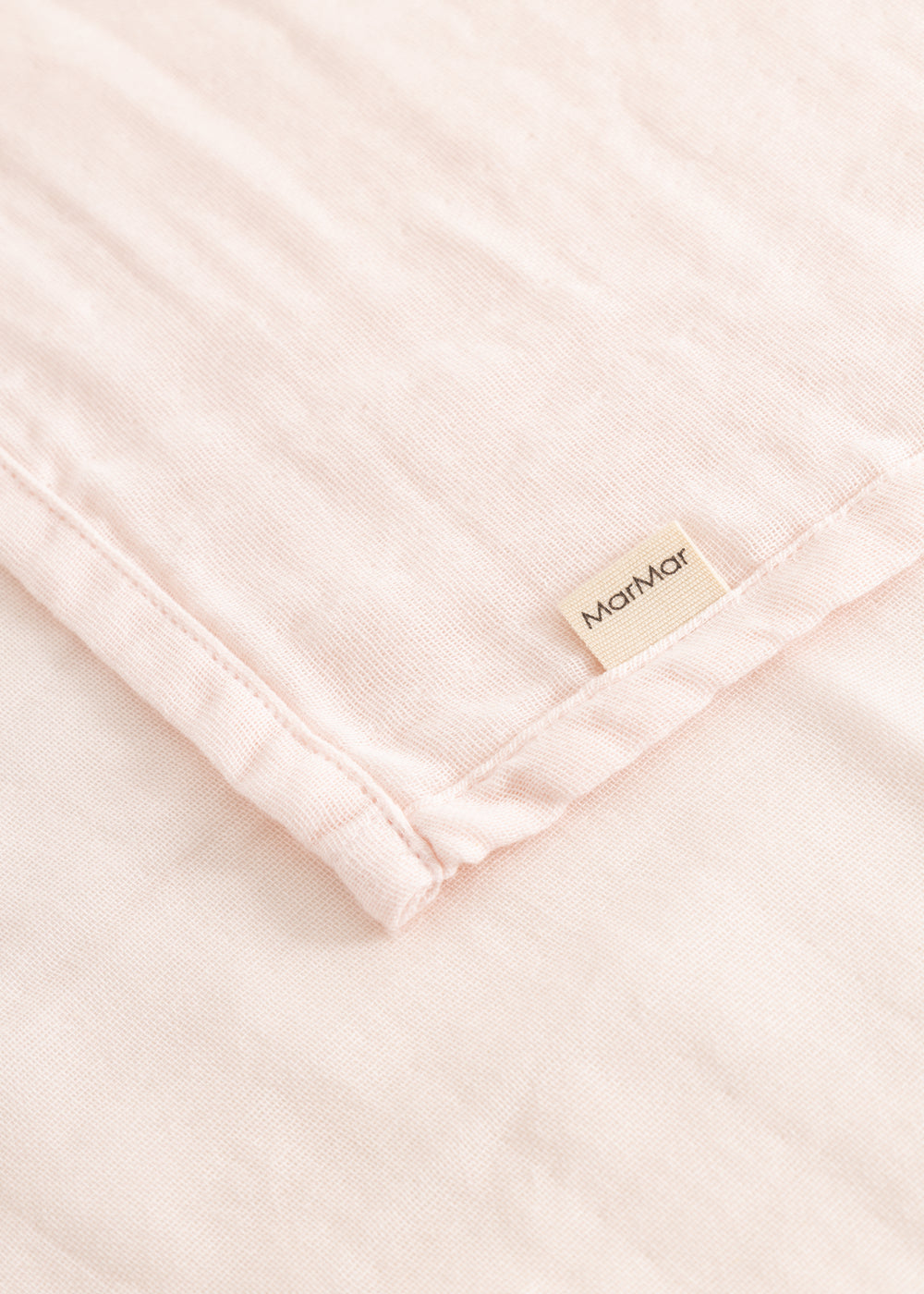 Close-fitting rose bodice, slanted seams and MamMar label at the edge.