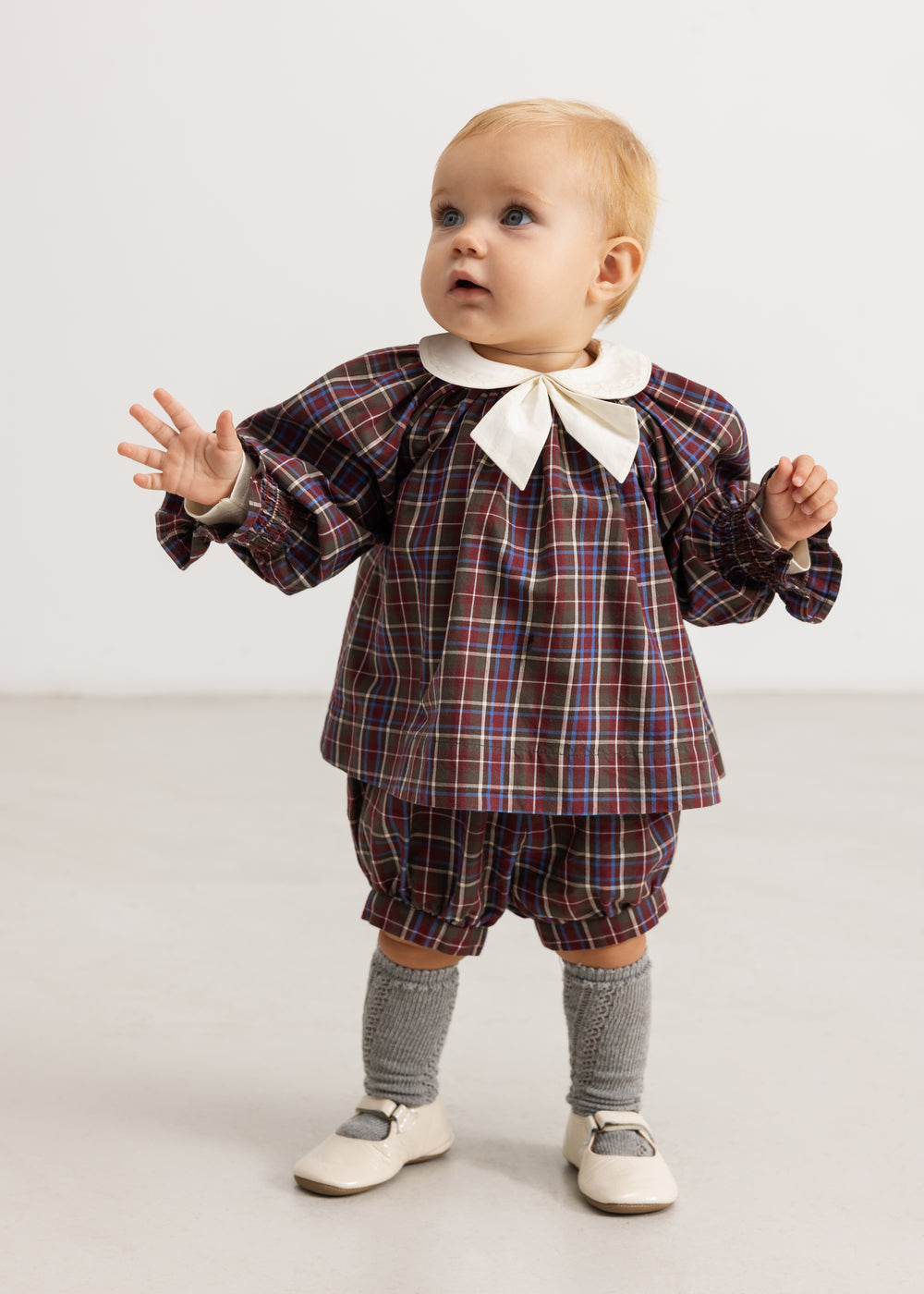 Children's blouse with check pattern and white collar/bow, long sleeves