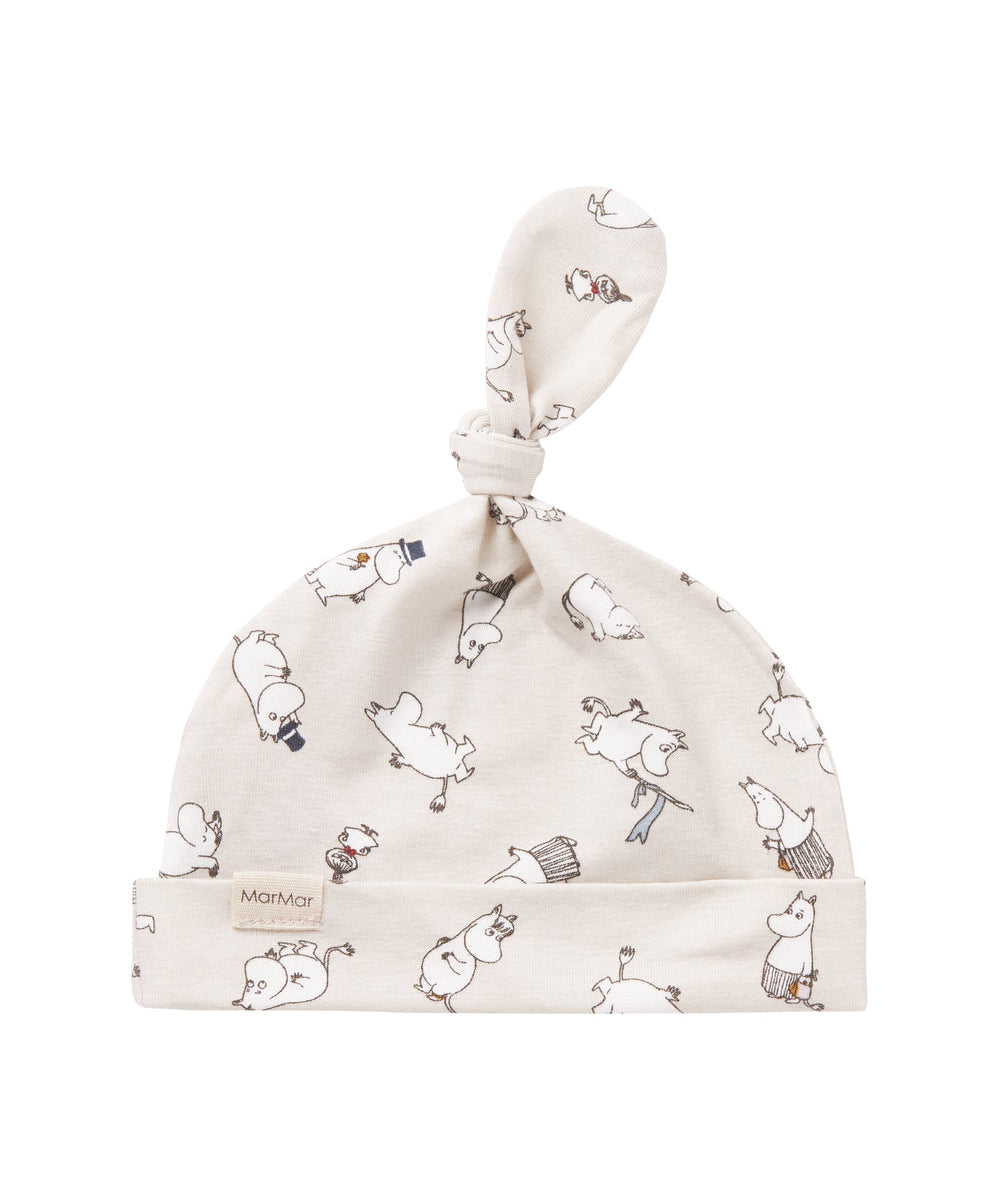 Babyhue med Moomin-print i lyse farver og knude på toppen