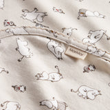 Baby tæppe med Moomin-print i lyse farver