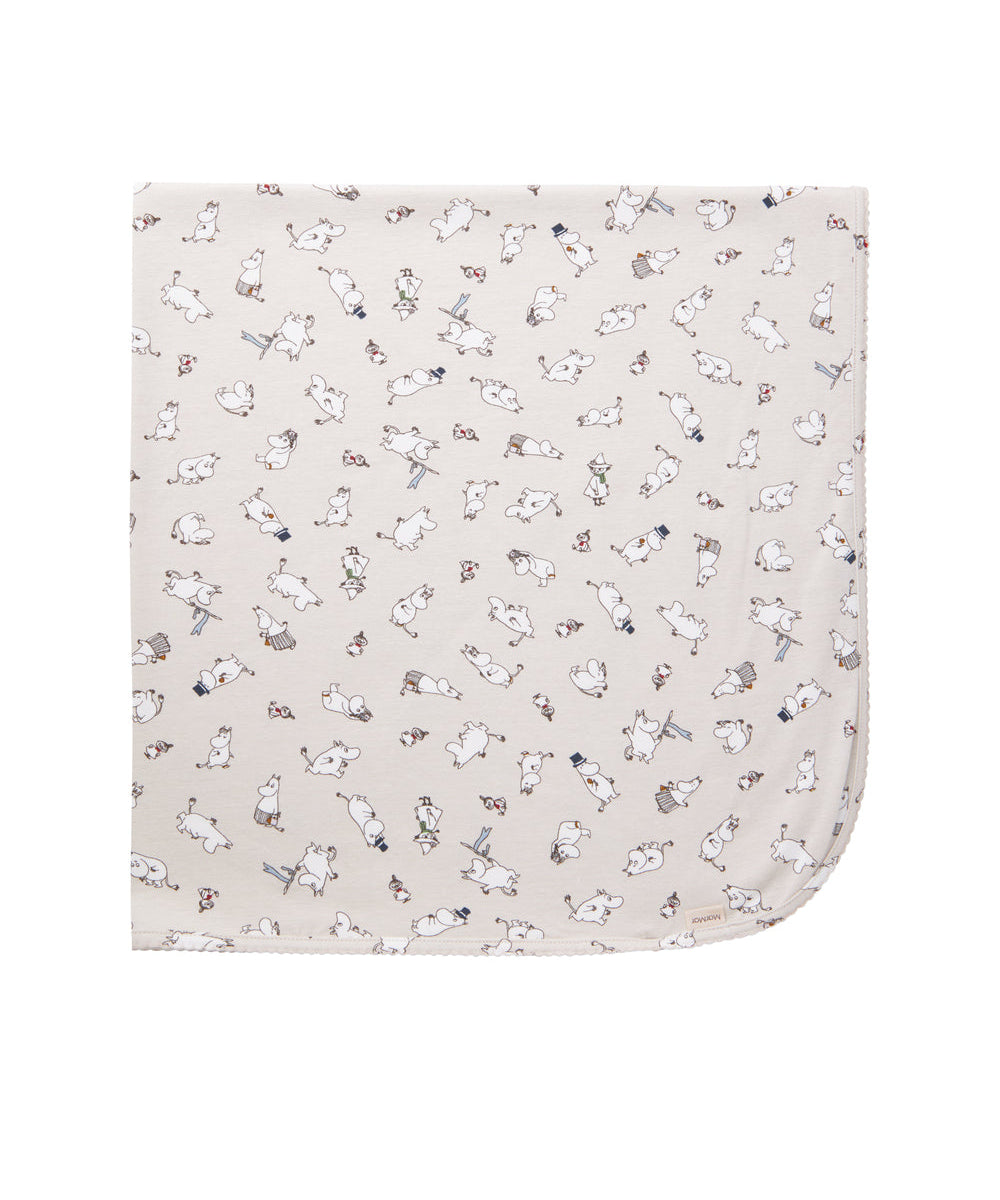 Baby tæppe med Moomin-print i lyse farver.