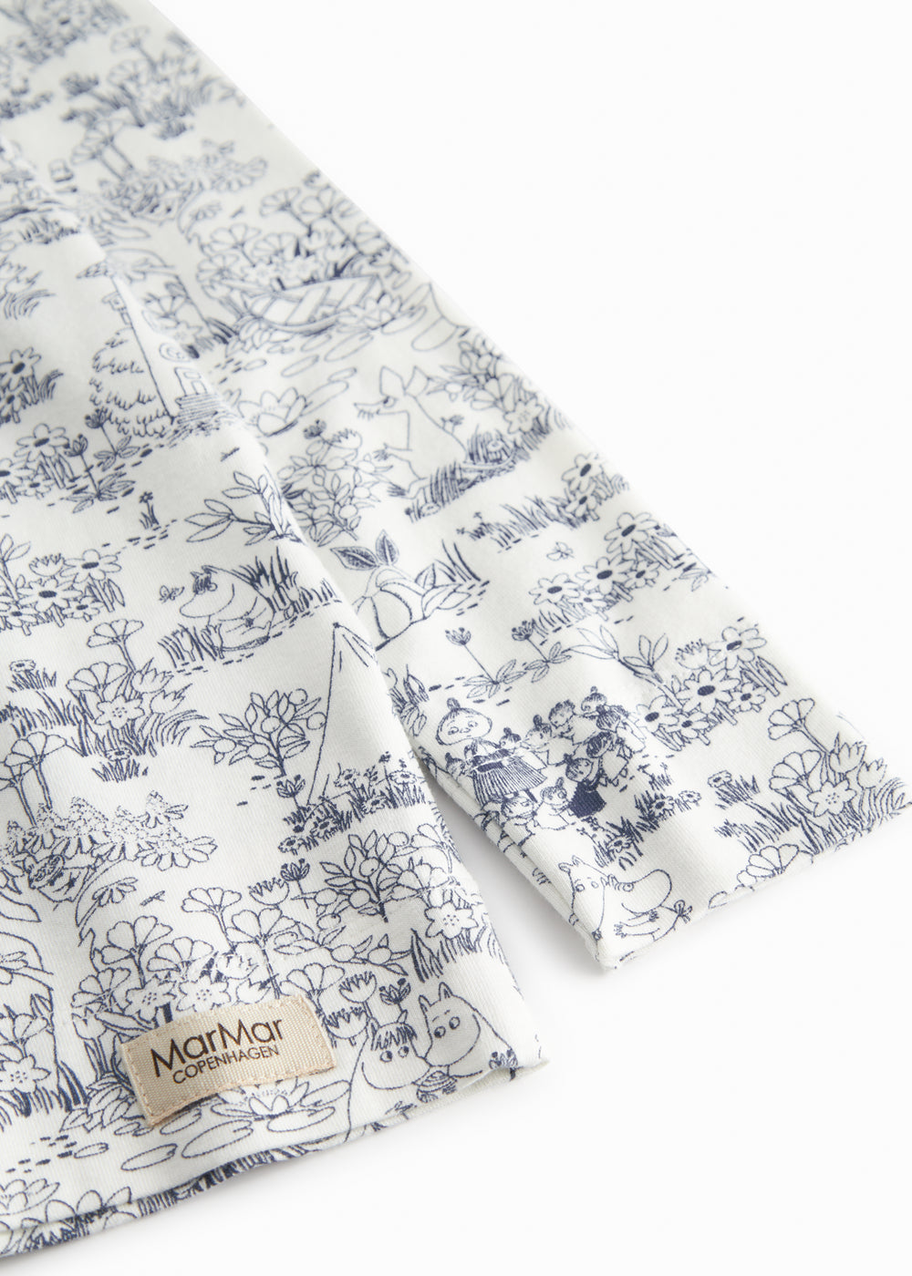 Children's clothing set with a fine Moomin print