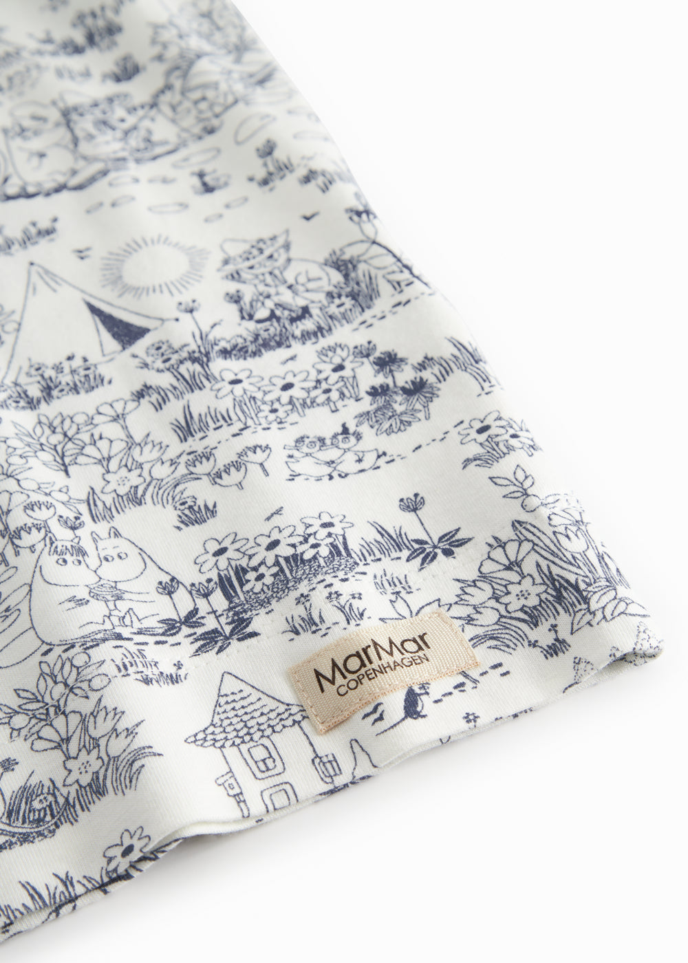 Short-sleeved t-shirt for children with a fine Moomin print.
