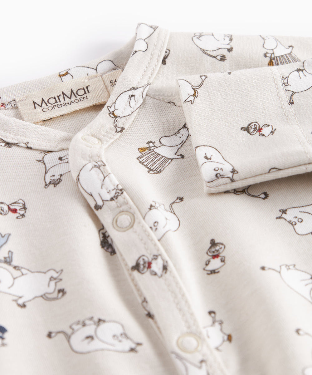 Heldragt til baby med lange ærmer, trykknapper, futter og Moomin-tryk i lyse farver