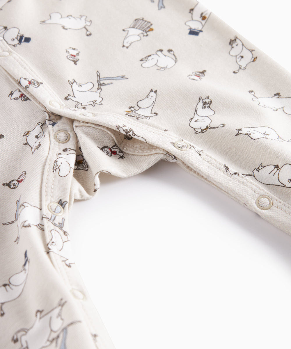 Heldragt til baby med lange ærmer, trykknapper, futter og Moomin-tryk i lyse farver