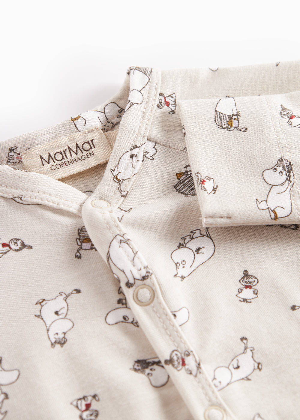 Heldragt til baby med lange ærmer, trykknapper og Moomin-tryk i lyse farver