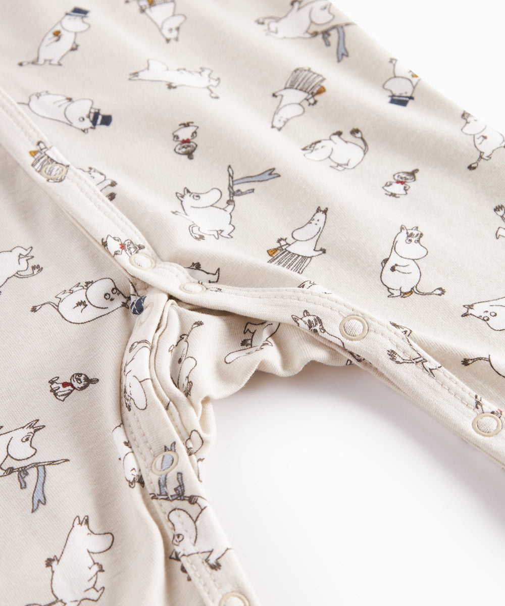Heldragt til baby med lange ærmer, trykknapper og Moomin-tryk i lyse farver