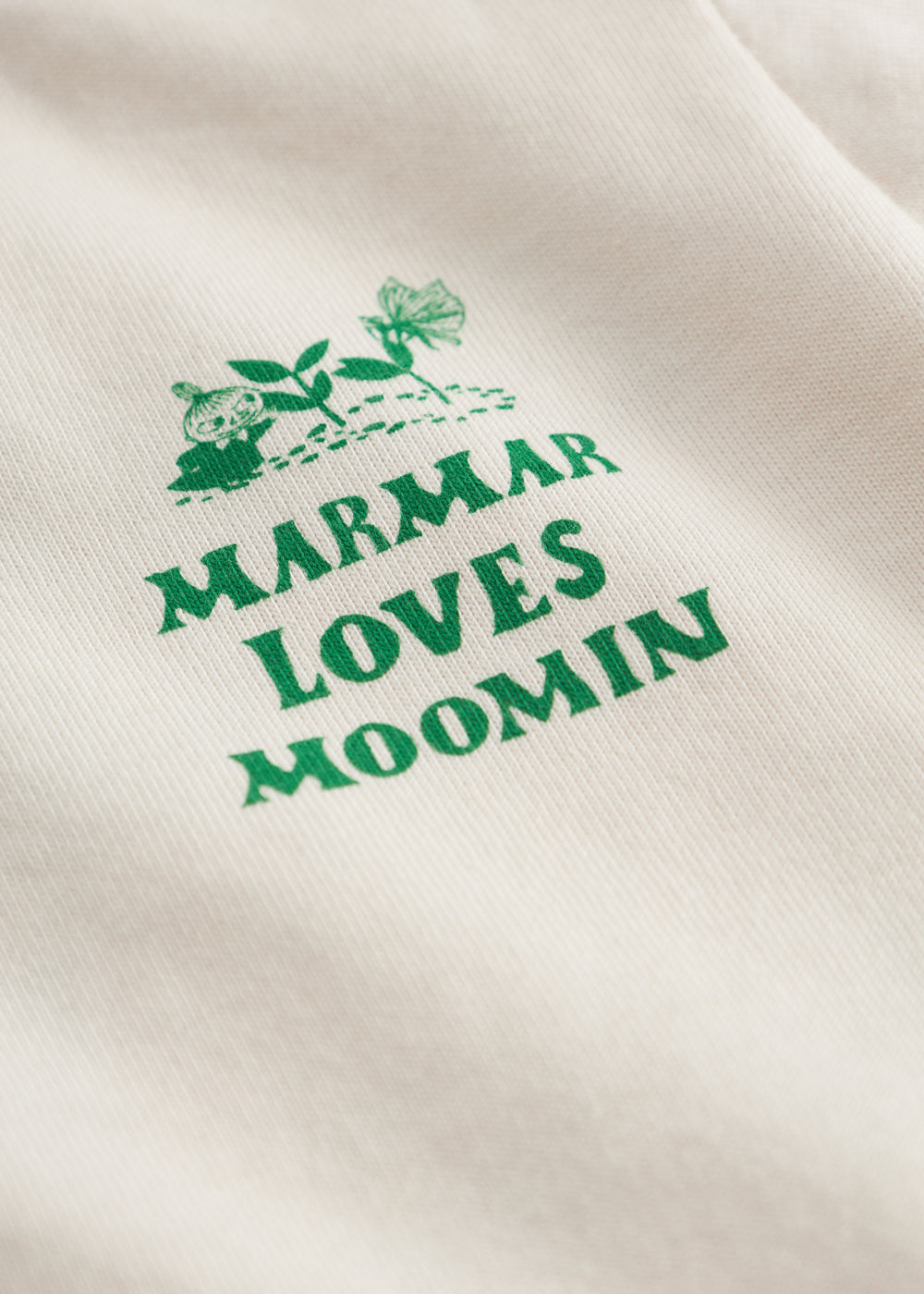Raw white T-shirt with green Moomin print for baby