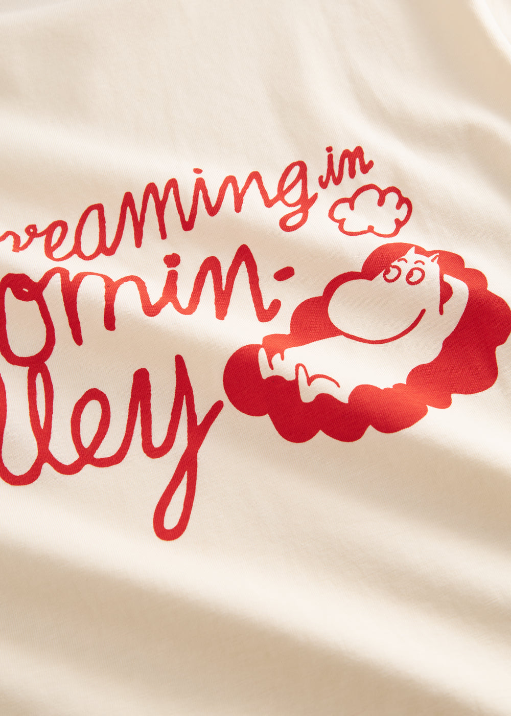 Short-sleeved t-shirt for adults with a print of dreamy Moomin.