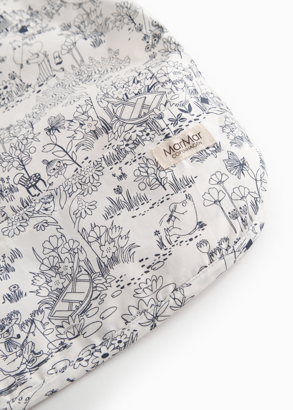 Langärmet spiseforklæde til børn med Moominvalley

Children's long-sleeved tablecloth with Moominvalley