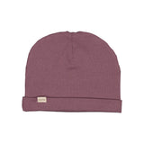 Ribbet lilla beanie til børn med lille mærke foran