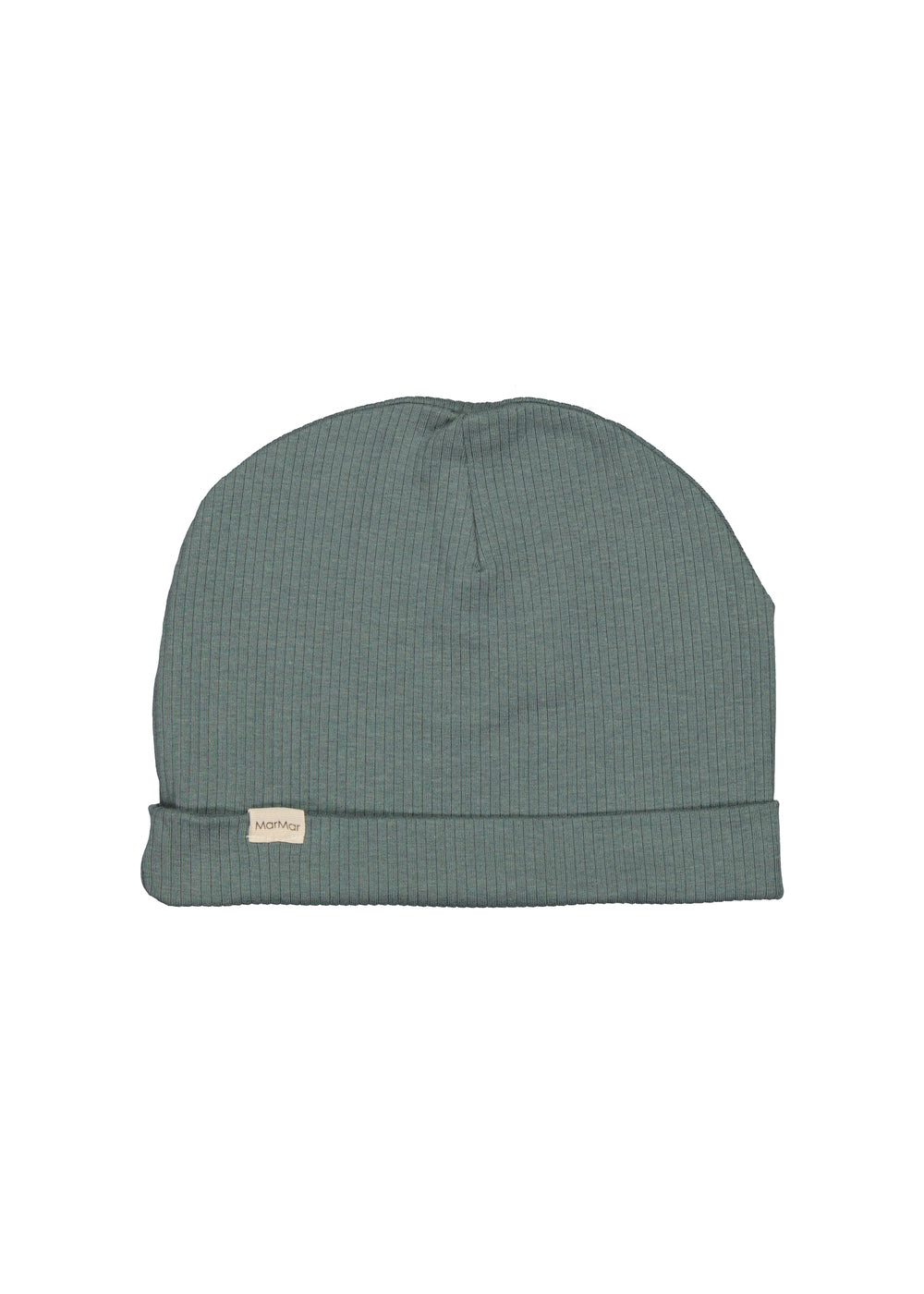 Ribbet mørkegrøn beanie til børn med lille mærke foran
