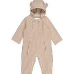 Lys beige teddyheldragt til baby med hætte og bjørneører, set forfra