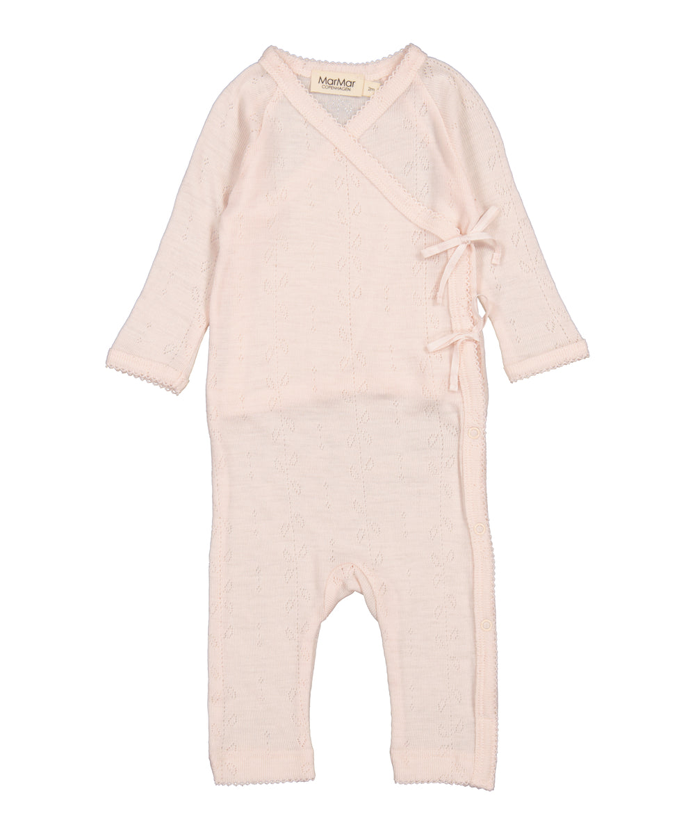 Lyserød heldragt til baby i merinould med slå-om lukning