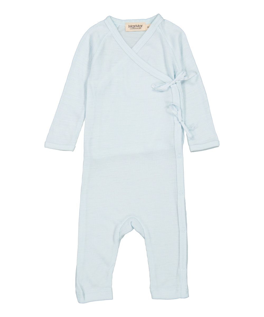 Lyseblå heldragt til baby i merinould med slå-om lukning