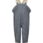 Børne-regnbukser i mørkeblå med små hvide blomster, justerbare seler og fodstropper