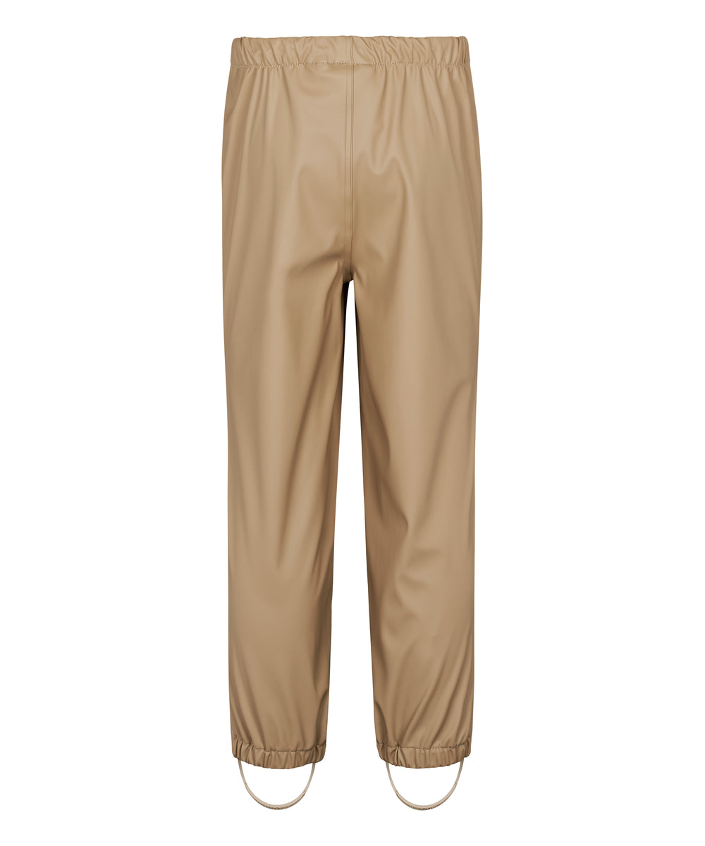 Bagside af beige regnbukser til børn med elastik og fodstropper