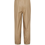 Bagside af beige regnbukser til børn med elastik og fodstropper