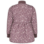 Bagside af støvlilla termojakke med bladmønster og rynk i taljen