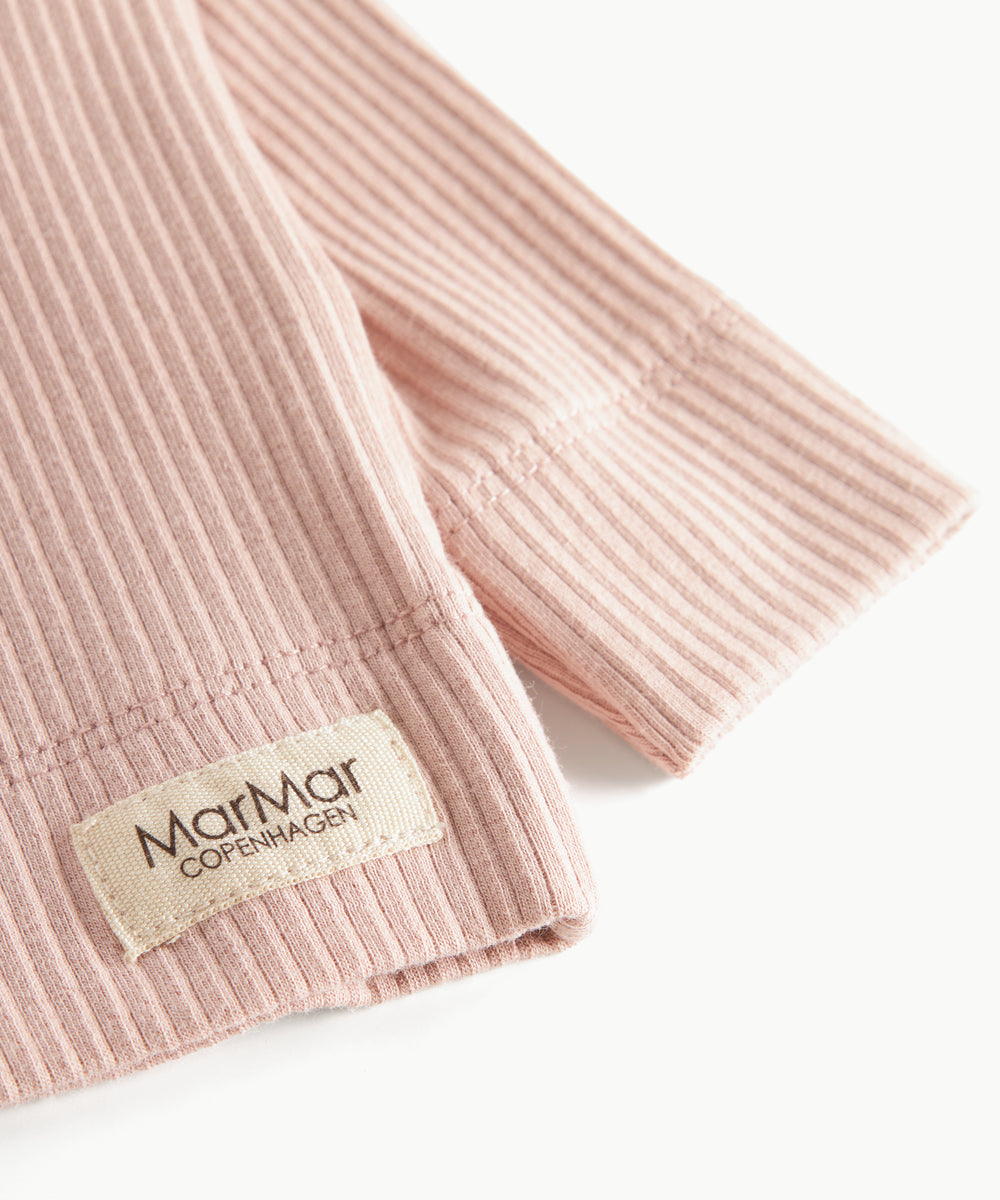 Lyserød ribstrikket cardigan til børn med knapper foran