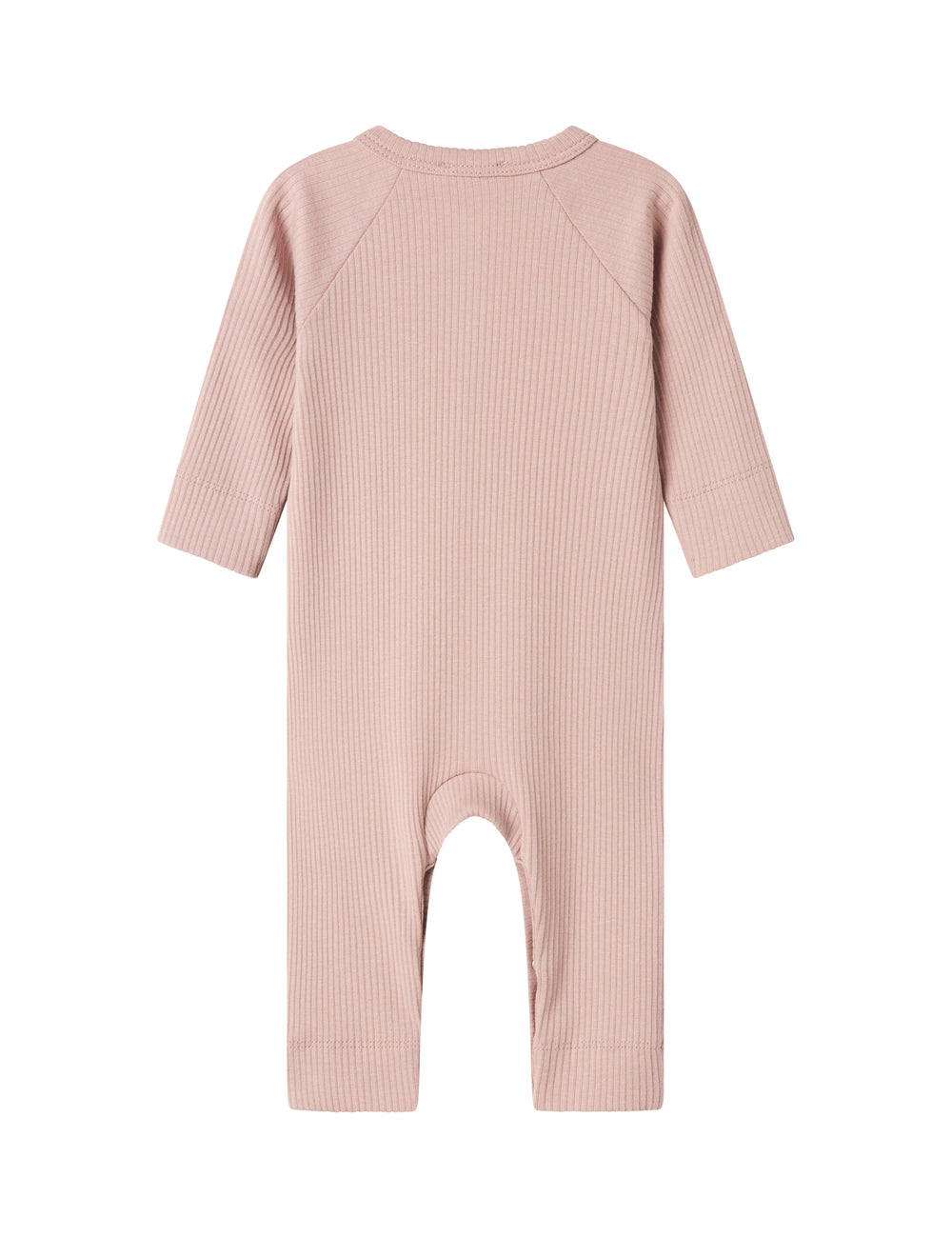 Ribbstrikket lyserød heldragt til baby i blødt materiale med lange ærmer og lange ben og tryknapper