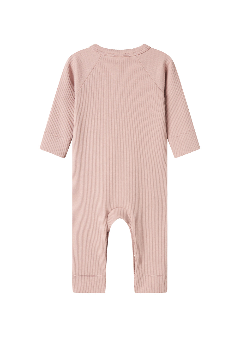 Ribbstrikket lyserød heldragt til baby i blødt materiale med lange ærmer og lange ben og tryknapper