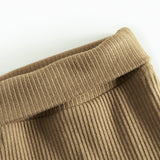 Brune ribstrikkede babybukser med nedbukket kant