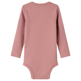 Lyserød ribstrikket babybody med lange ærmer og knapper