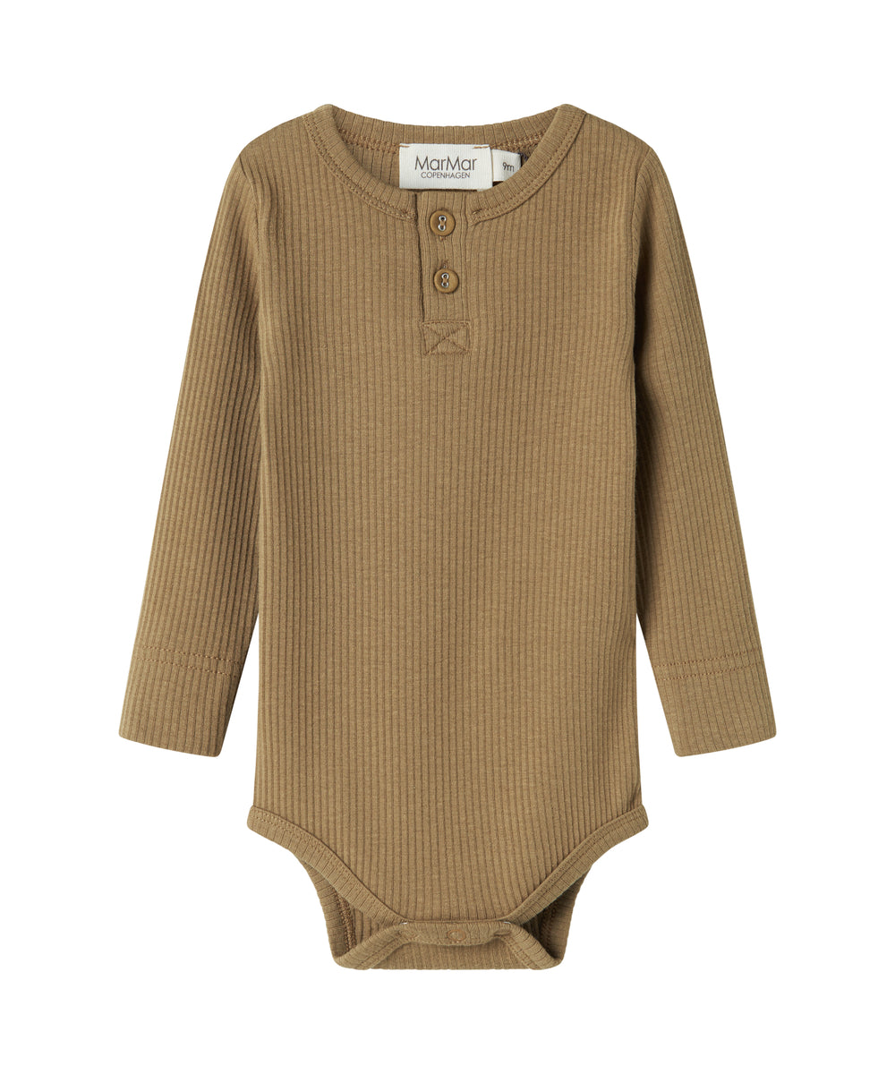 Brun ribstrikket babybody med lange ærmer, stolpe knaplukning og trykknapper mellem benene