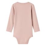 Lyserød ribstrikket babybody med lange ærmer