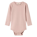 Lyserød ribstrikket babybody med lange ærmer