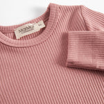 Lyserød ribstrikket body med lange ærmer til børn