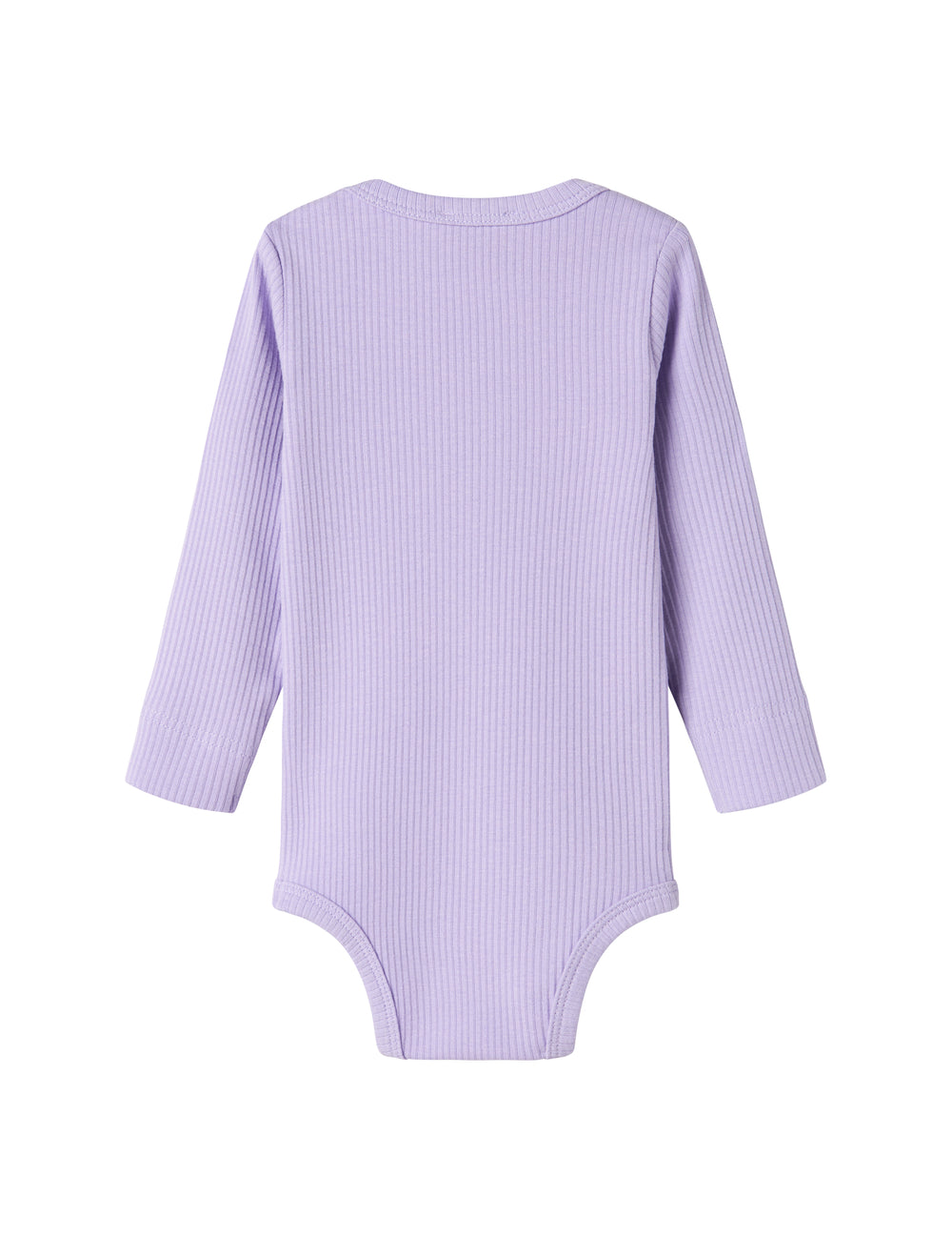 Lilla ribstrikket babybody med lange ærmer og knapper mellem benene