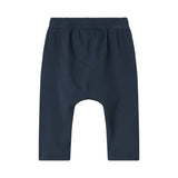 Blå ribstrikkede babybukser med elastisk talje og snor