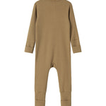 Ribbstrikket brun heldragt til baby i blødt materiale med lange ærmer og lange ben og lynlås