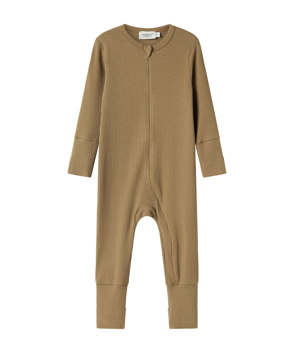 Ribbstrikket brun heldragt til baby i blødt materiale med lange ærmer og lange ben og lynlås