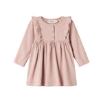 Lyserød ribstrikket kjole til børn med flæsedetaljer og lange ærmer