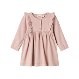 Lyserød ribstrikket kjole til børn med flæsedetaljer og lange ærmer