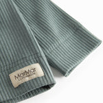 Grøn ribstrikket cardigan med knapper til børn