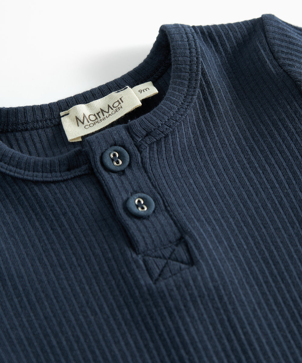 Blå ribstrikket langærmet t-shirt med knapper til børn