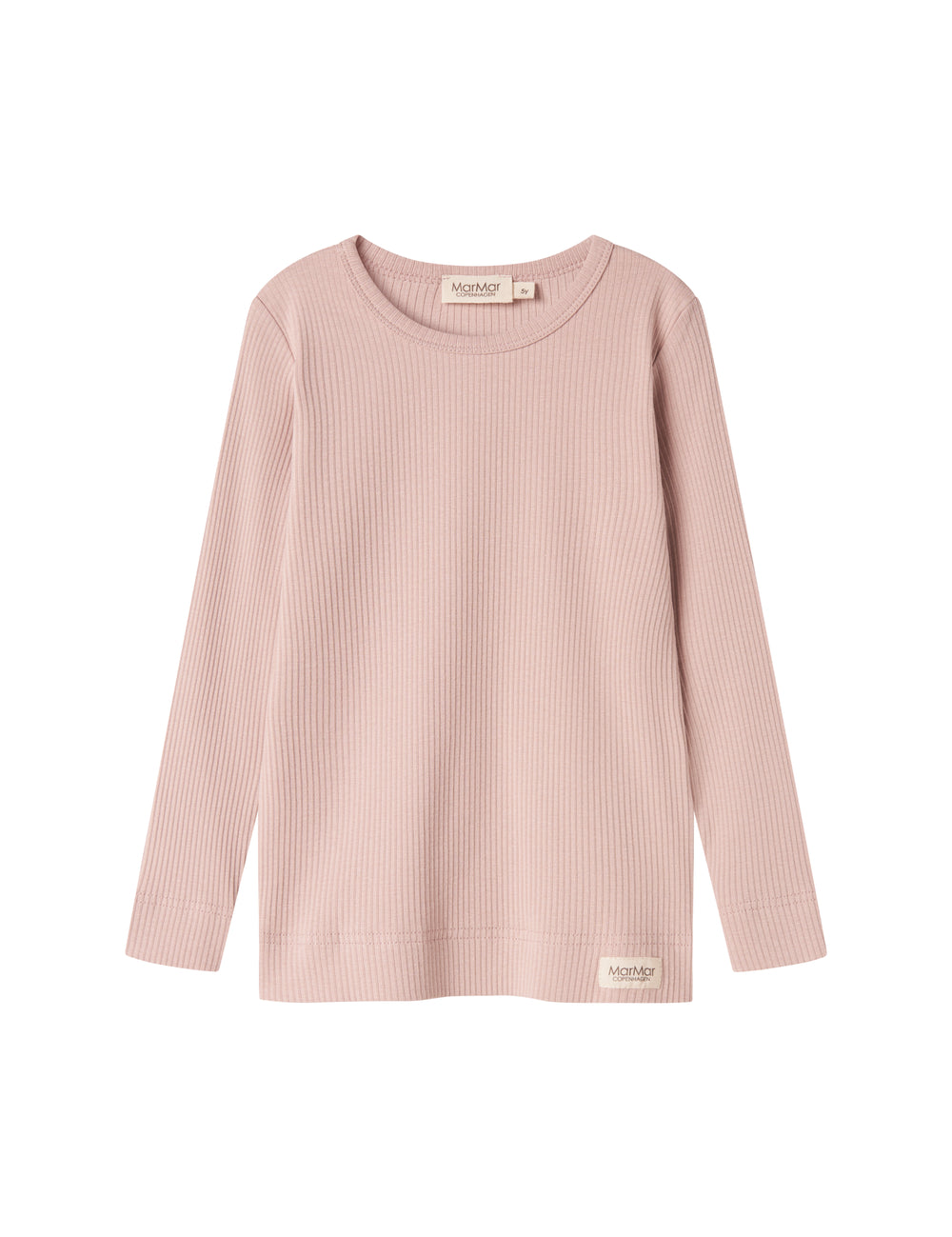 Detaljer af ribstrikket halsudskæring på rosa børnetøj