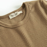 Brun ribstrikket børne t-shirt med rund hals